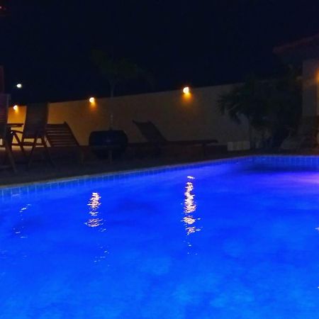Dorado Eagle Beach Hotel オラニエスタッド エクステリア 写真