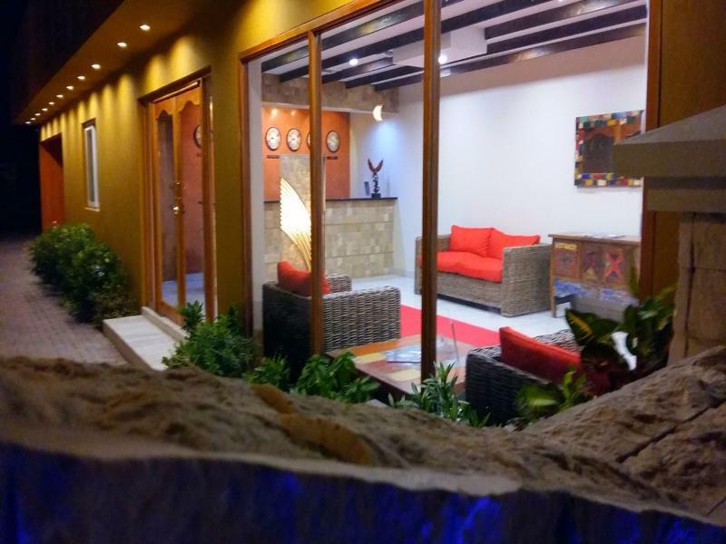 Dorado Eagle Beach Hotel オラニエスタッド エクステリア 写真