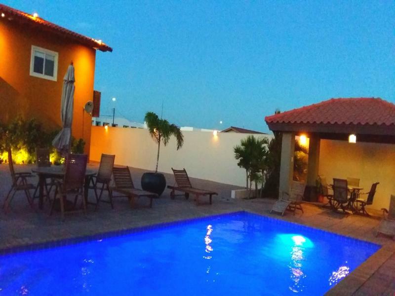 Dorado Eagle Beach Hotel オラニエスタッド エクステリア 写真