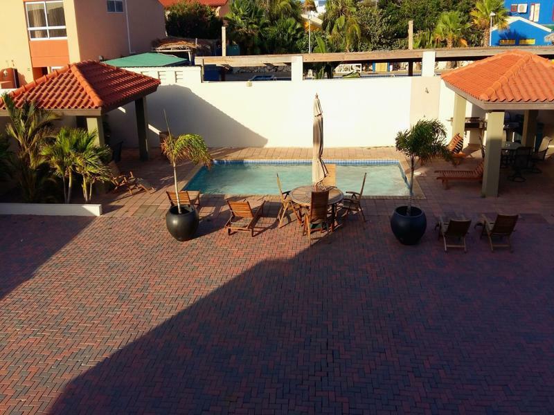Dorado Eagle Beach Hotel オラニエスタッド エクステリア 写真