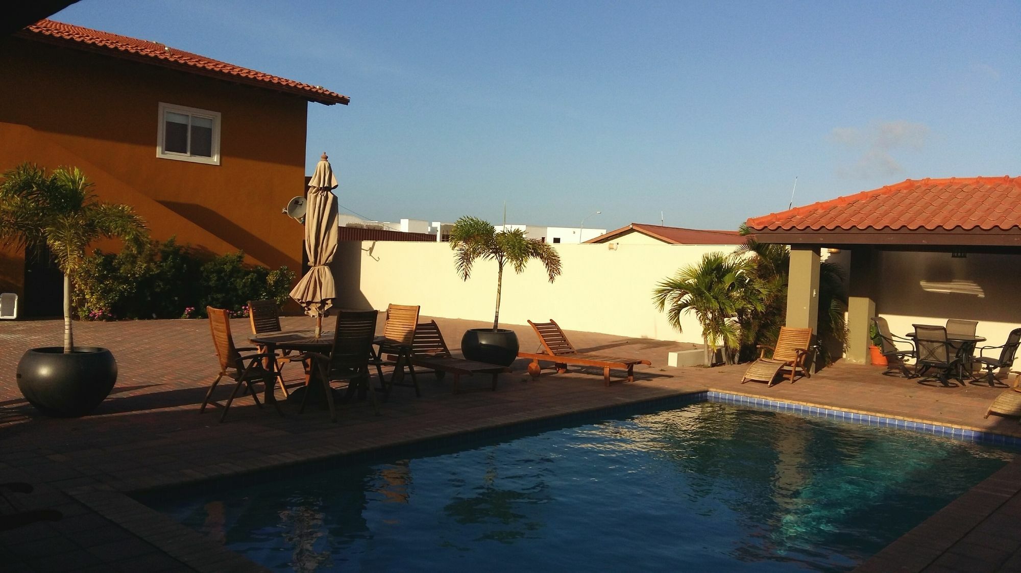 Dorado Eagle Beach Hotel オラニエスタッド エクステリア 写真