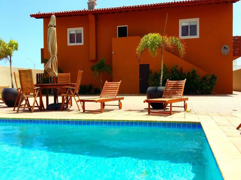Dorado Eagle Beach Hotel オラニエスタッド エクステリア 写真